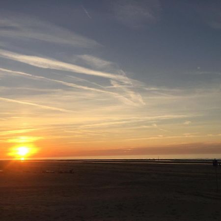 Appartement Op Het Strand, Enfin, Zo Goed Als... Koksijde Exterior foto