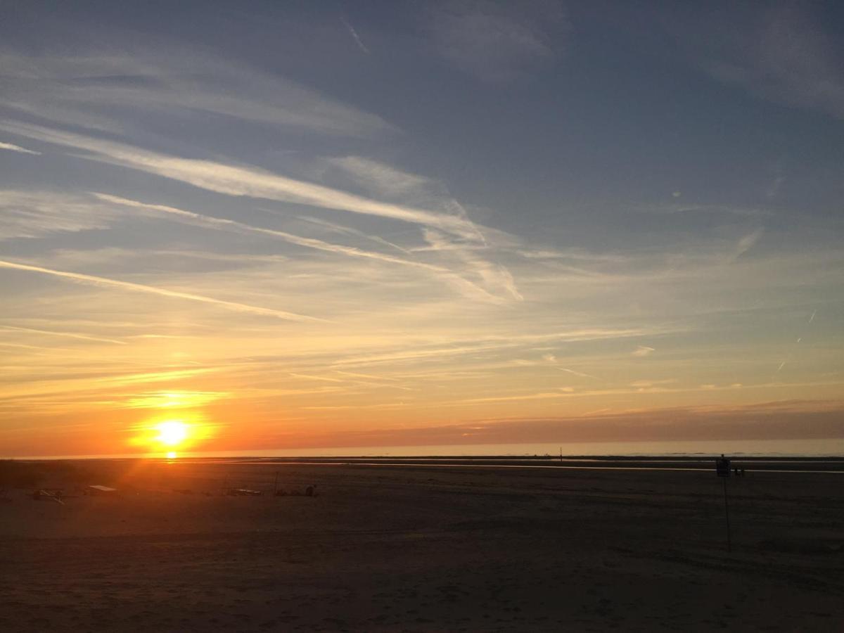 Appartement Op Het Strand, Enfin, Zo Goed Als... Koksijde Exterior foto